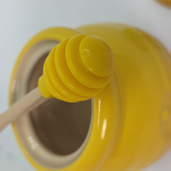 Le Creuset Yellow Ombre Ceramic Honey Pot with Wooden Dipper And Lid - Picture 9 of 16